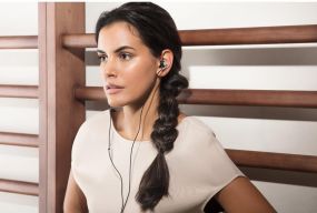 In-Ear Kopfhörer aus Metall und ABS mit Mikrofon Vibration als Werbeartikel