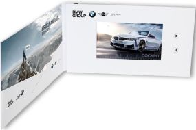 Klappkarte mit integriertem HD- und IPS Farbmonitor „VIDEOcard mit 5 Zoll HD- und IPS Display" als Werbeartikel