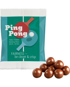 Schokoknusperkugeln im Papiertütchen