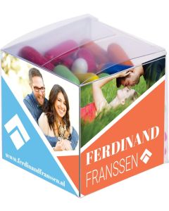 Würfel mit Lakritzstäbchen