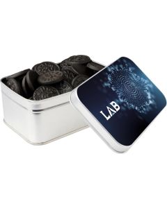 Rechteckige Dose gefüllt mit Süßigkeiten